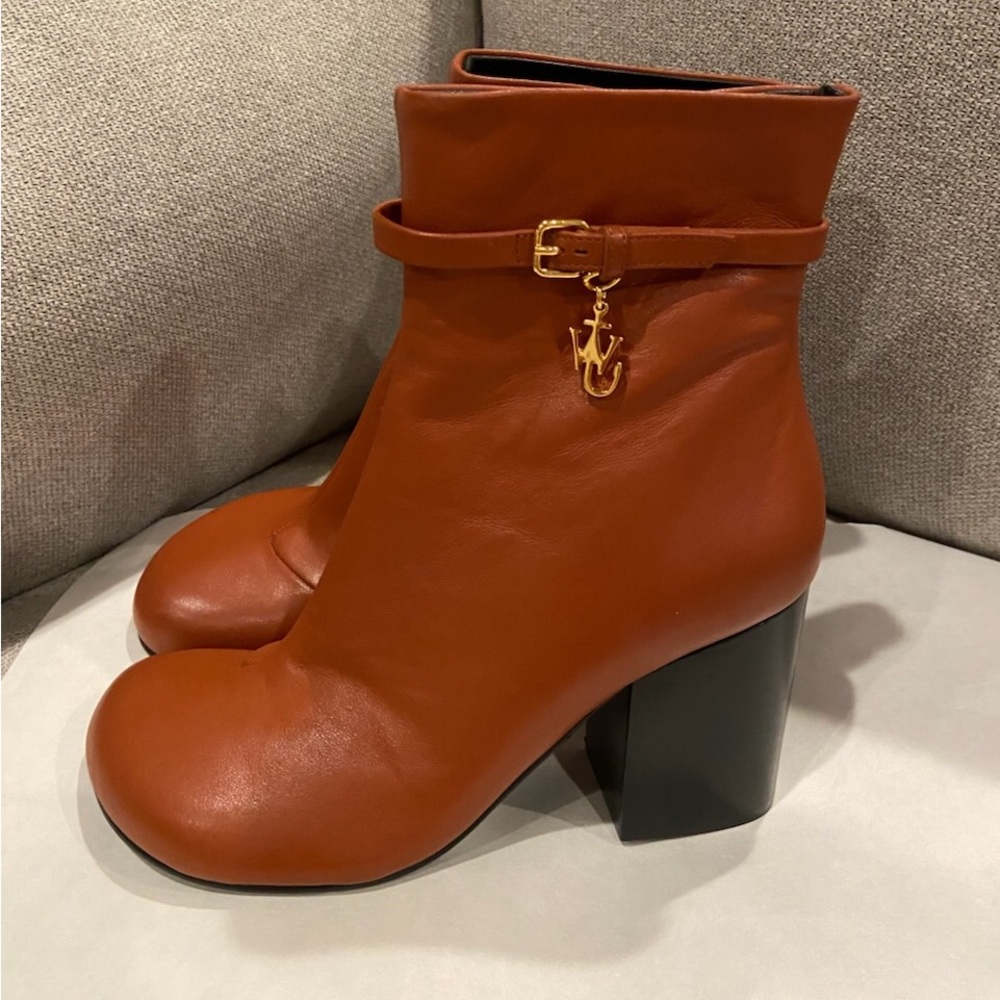 NWT JW Anderson Anchor Logo Charm Cognac Leather Ankle Boots Size 37